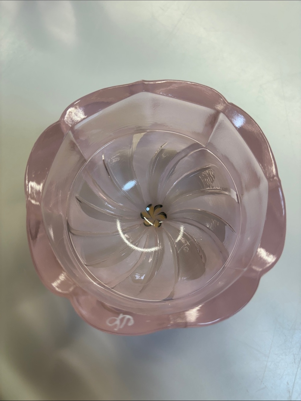 Fenton Pink chiffon Satin Glass with Hand-painted Accents. In excellent cond. - Picture 9 of 9